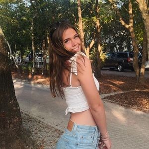 Meet your Posher, Ella